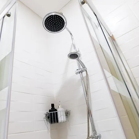 Daire Dennis Family Friendly House By Rdc